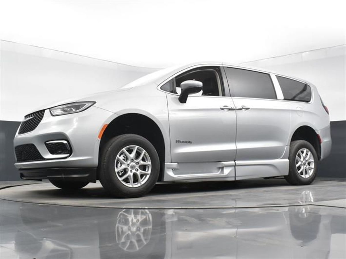 2023 CHRYSLER PACIFICA - Image 23