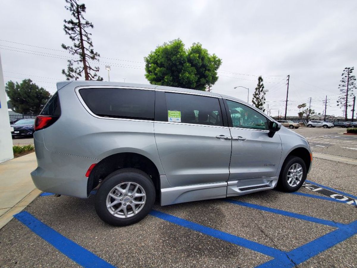 2023 CHRYSLER VOYAGER - Image 3