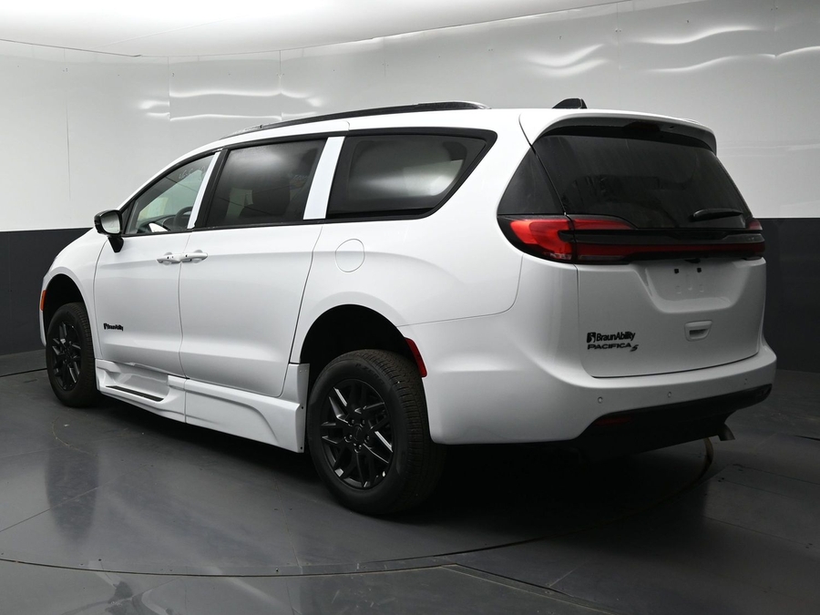 New 2027 Chrysler Pacifica Select Sport - BraunAbility Side Entry Fold Out Automatic Ramp
