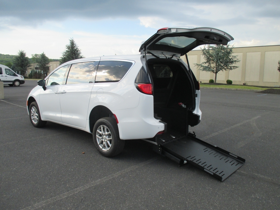 2026 Chrysler Voyager LX's photo