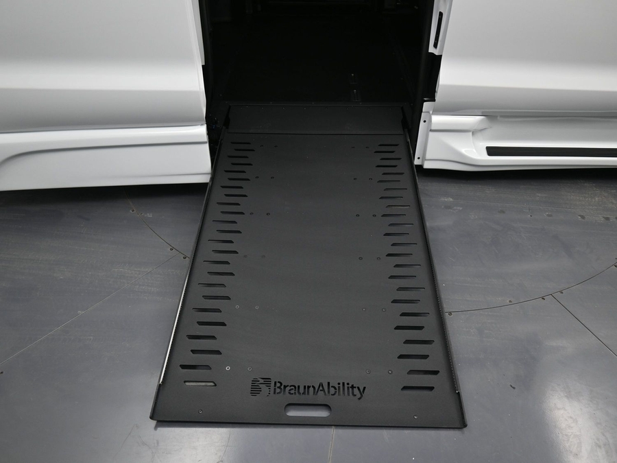 New 2025 Chrysler Pacifica Select Safety - BraunAbility Side Entry Entry In Floor Automatic Ramp