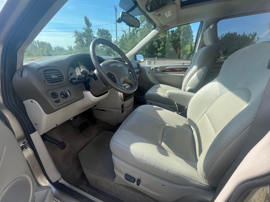 Used 2007 Chrysler Town and Country Limited - VMI Side Entry Entry In Floor Automatic Ramp