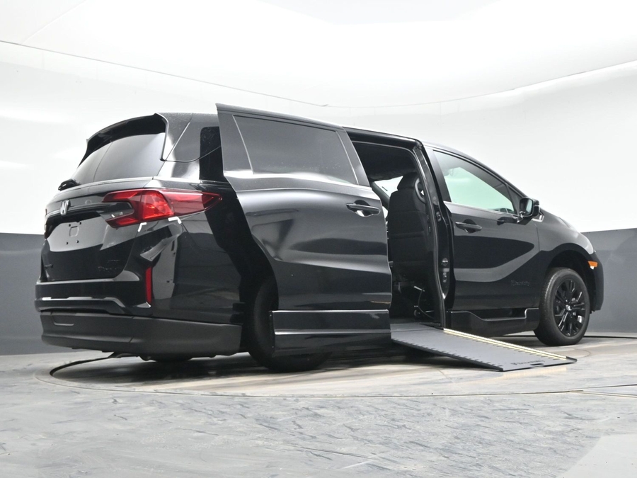 New 2026 Honda Odyssey Sport - BraunAbility Side Entry Entry In Floor Automatic Ramp