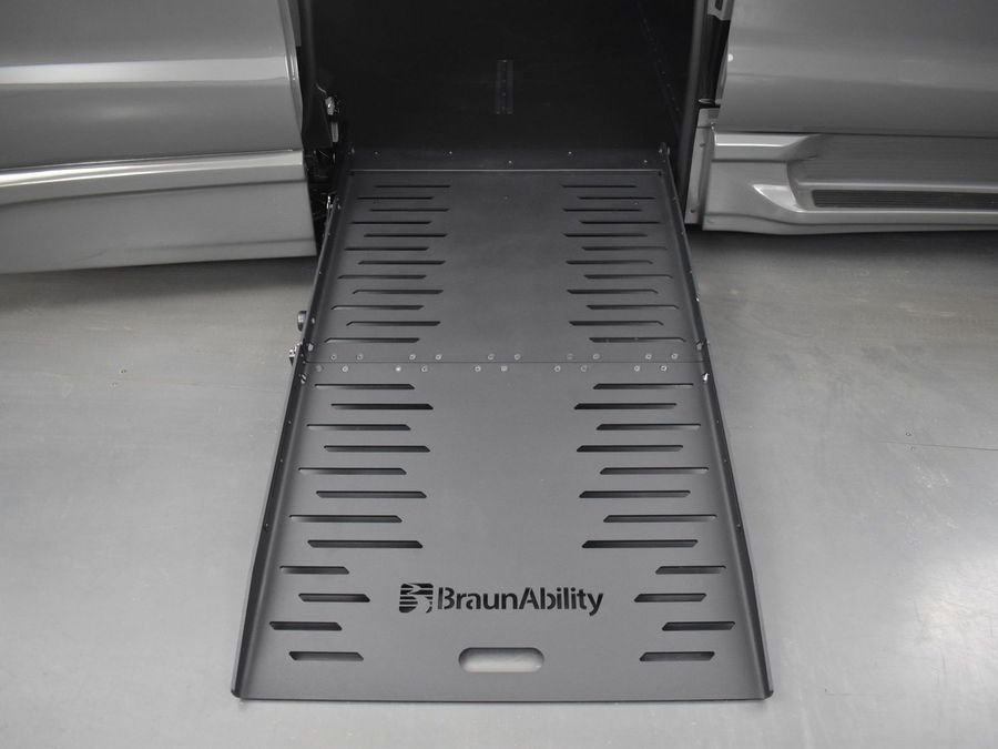 New 2025 Chrysler Pacifica Select Safety - BraunAbility Side Entry Entry Fold Out Automatic Ramp