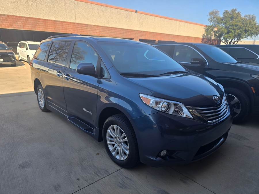 Used 2017 Toyota Sienna XLE - BraunAbility Side Entry Entry Fold Out Automatic Ramp