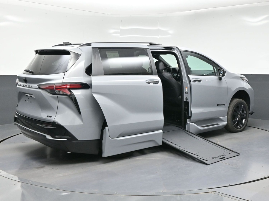 New 2026 Toyota Sienna XSE Sport - BraunAbility Side Entry In Floor Automatic Ramp