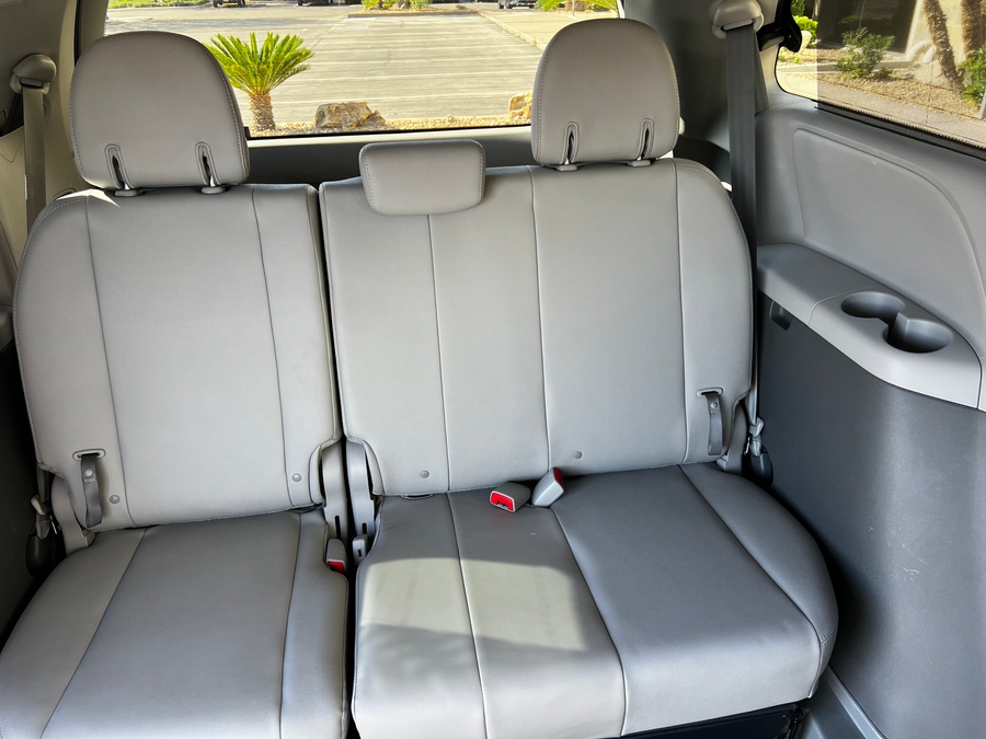 Used 2018 Toyota Sienna XLE NY - BraunAbility Side Entry Entry Fold Out Automatic Ramp