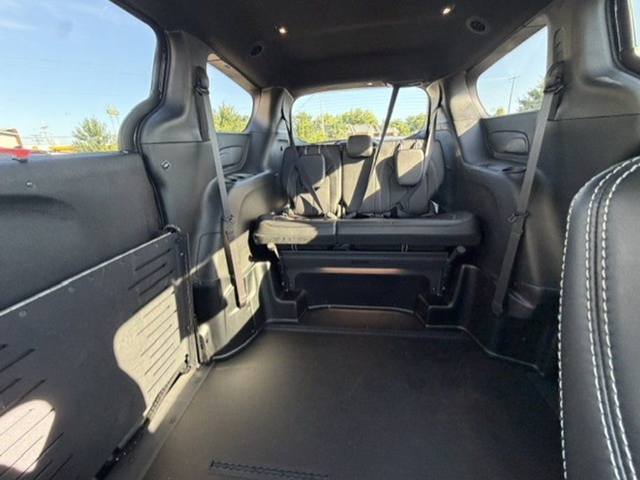 Black Chrysler Pacifica image number 7