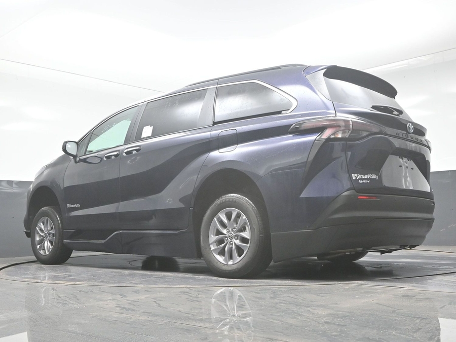 New 2025 Toyota Sienna Hybrid XLE Plus - BraunAbility Side Entry Entry Fold Out Automatic Ramp