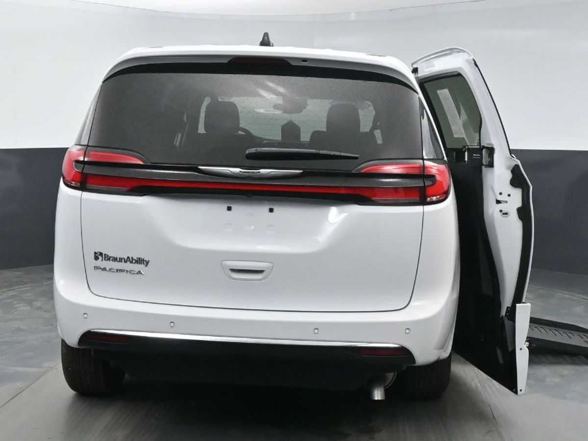 2024 Chrysler Pacifica Touring - Photo 24