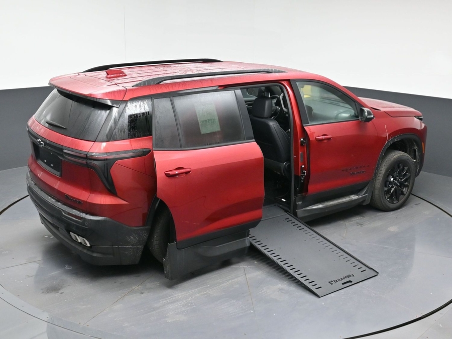Red Chevrolet Traverse image number 17