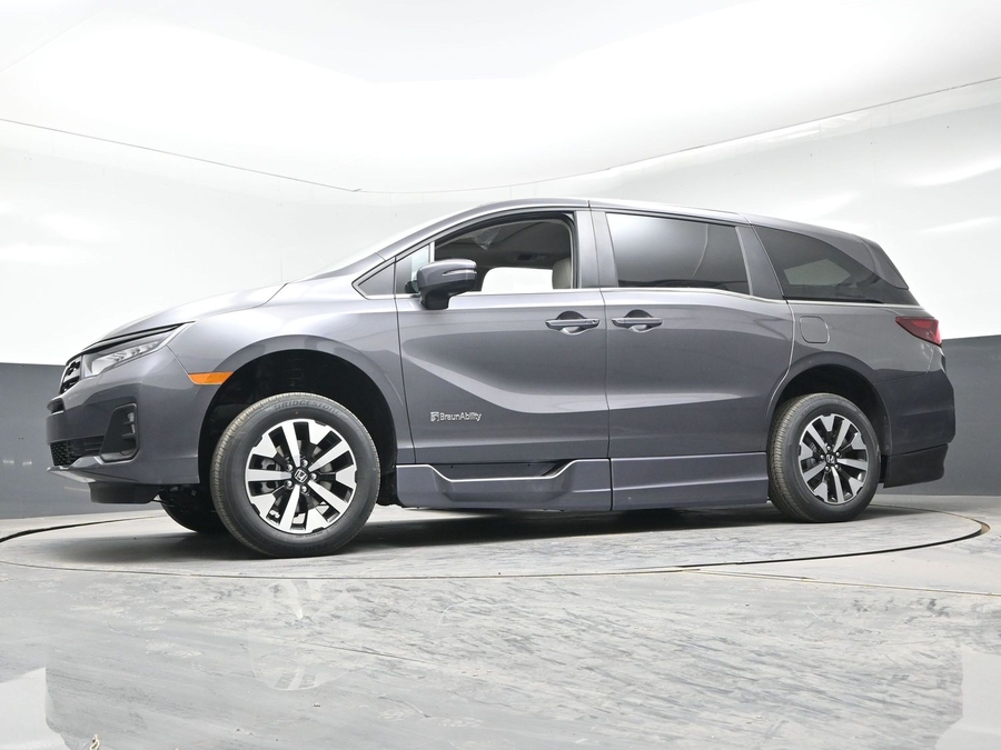 Grey Honda Odyssey image number 16