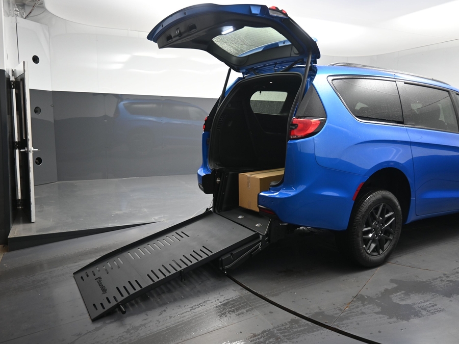 New 2027 Chrysler Pacifica Select Safety - BraunAbility Rear Entry Fold Out Manual Ramp