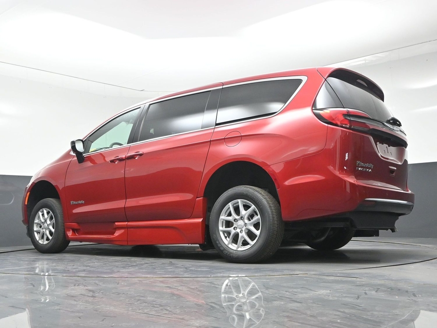 New 2026 Chrysler Pacifica Select Safety - BraunAbility Side Entry In Floor Automatic Ramp