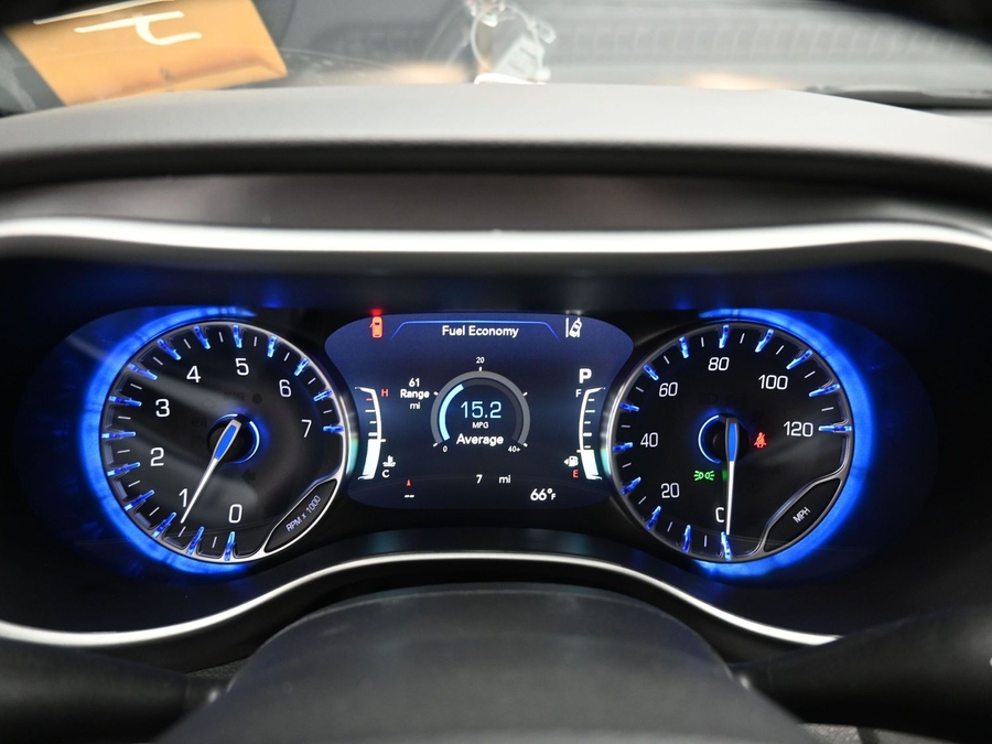 Silver Chrysler Voyager image number 14