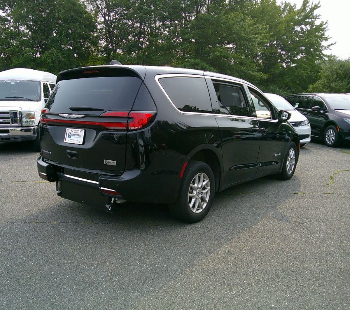 2024 CHRYSLER PACIFICA - Image 11