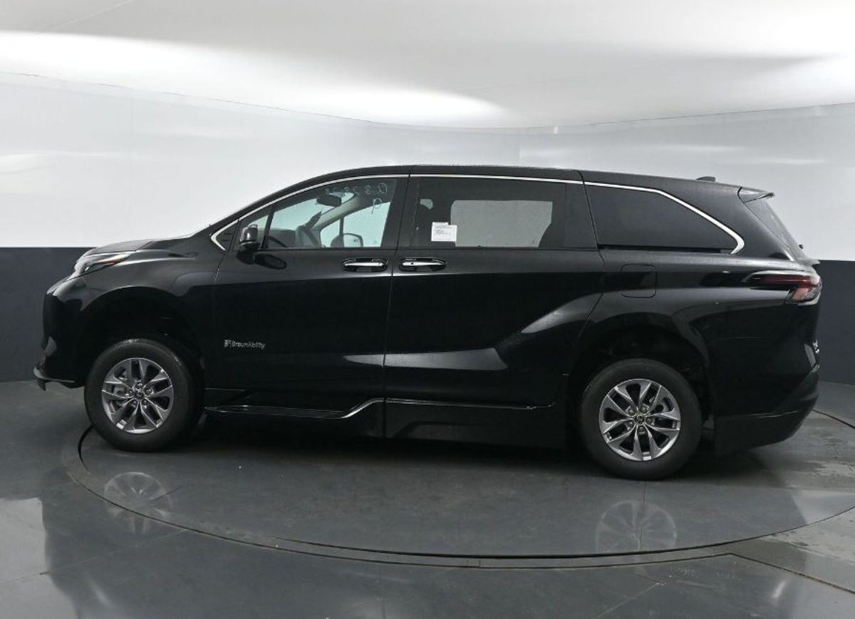 2025 TOYOTA SIENNA - Image 4