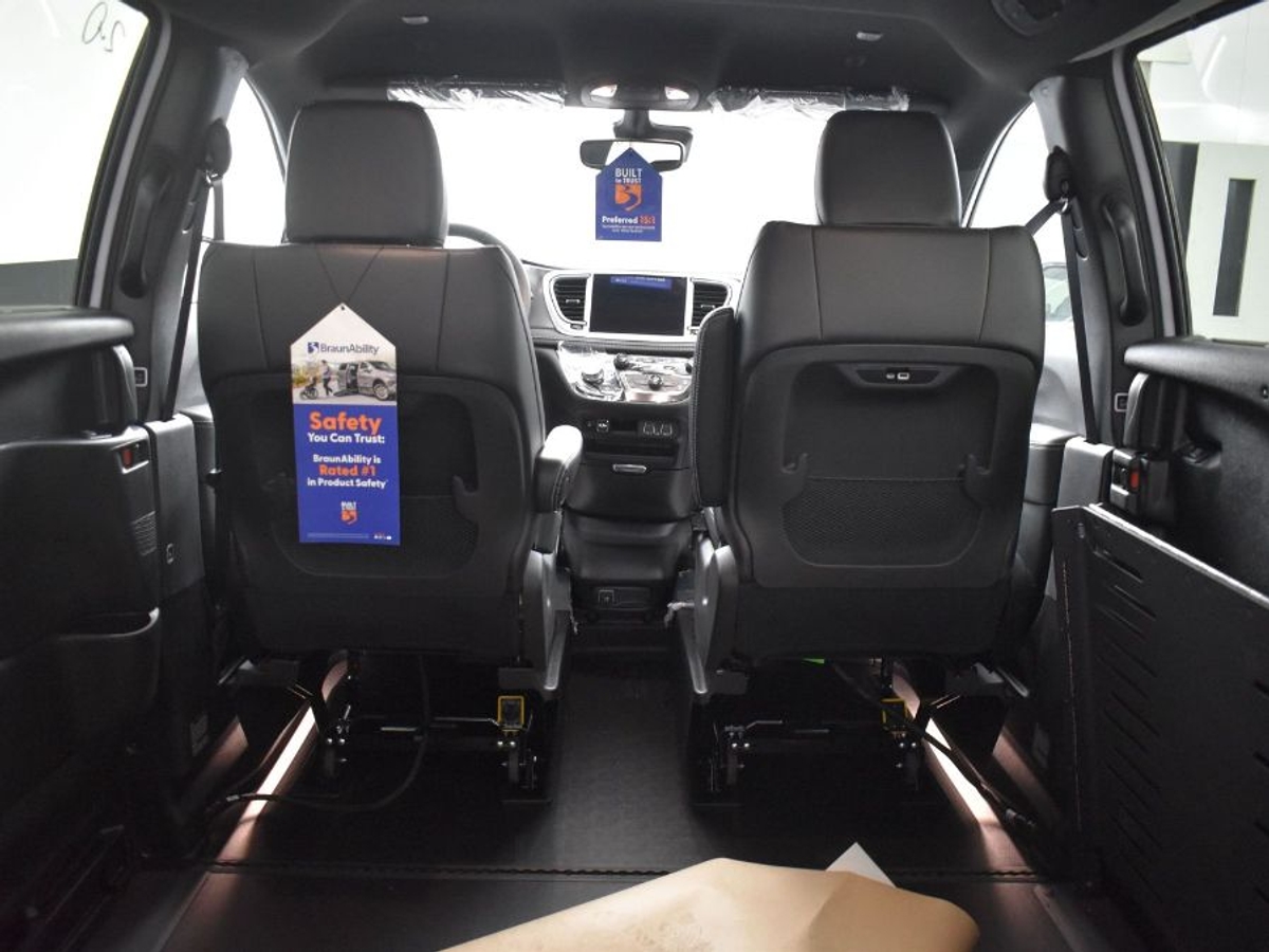 2025 CHRYSLER PACIFICA - Image 15