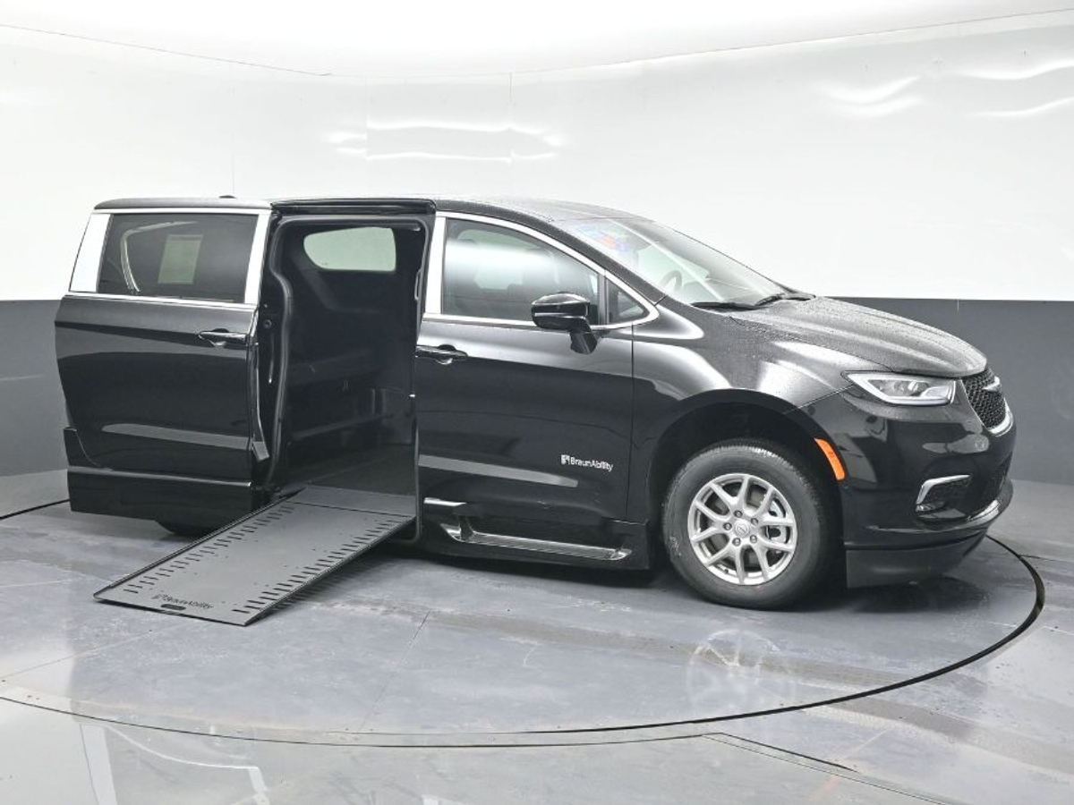 Black Chrysler Pacifica with Side Entry Automatic In Floor ramp