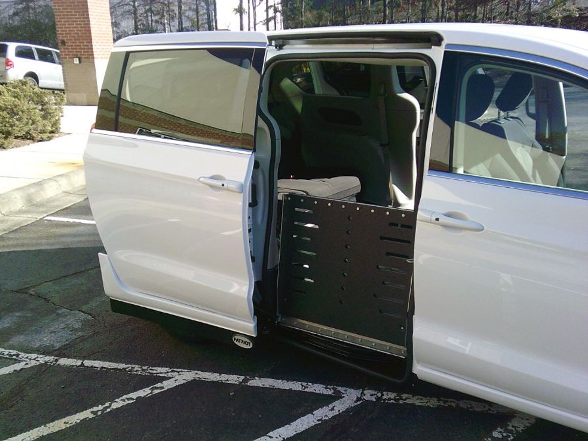 2024 CHRYSLER VOYAGER - Image 9