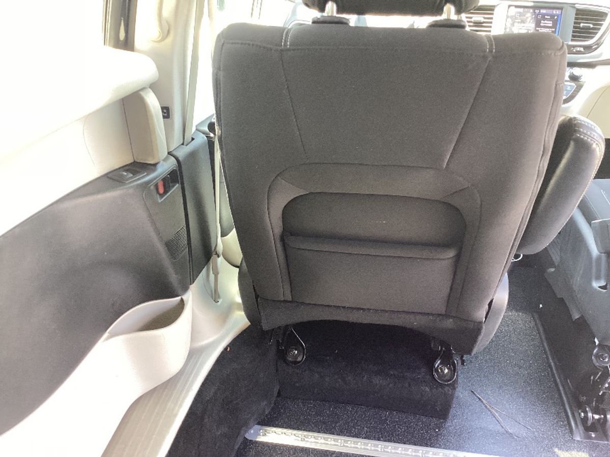 2024 CHRYSLER VOYAGER - Image 14