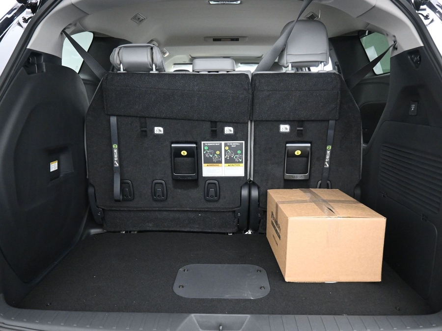 Black Toyota Sienna image number 13