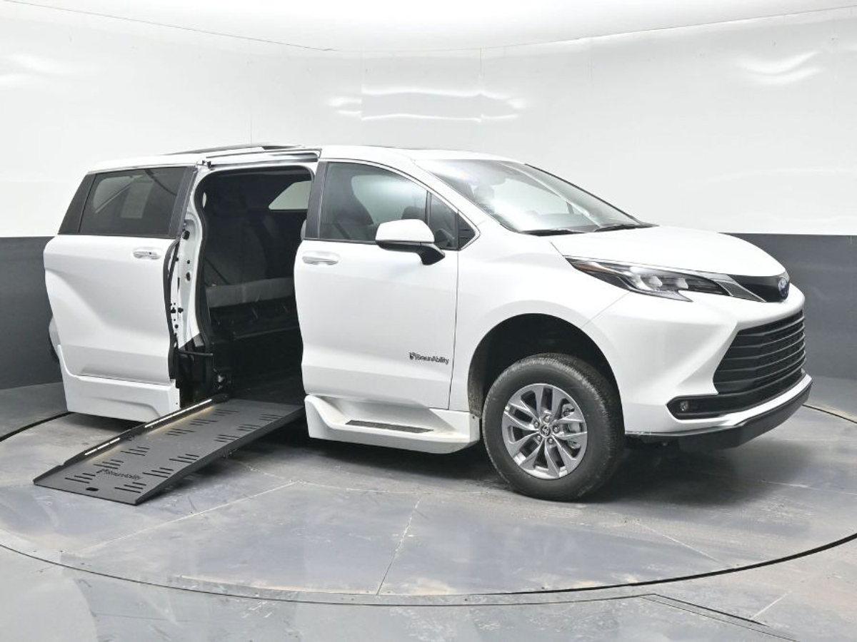 2025 TOYOTA SIENNA - Image 15