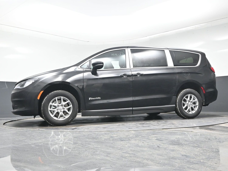 New 2026 Chrysler Voyager LX - BraunAbility Side Entry Entry Fold Out Manual Ramp