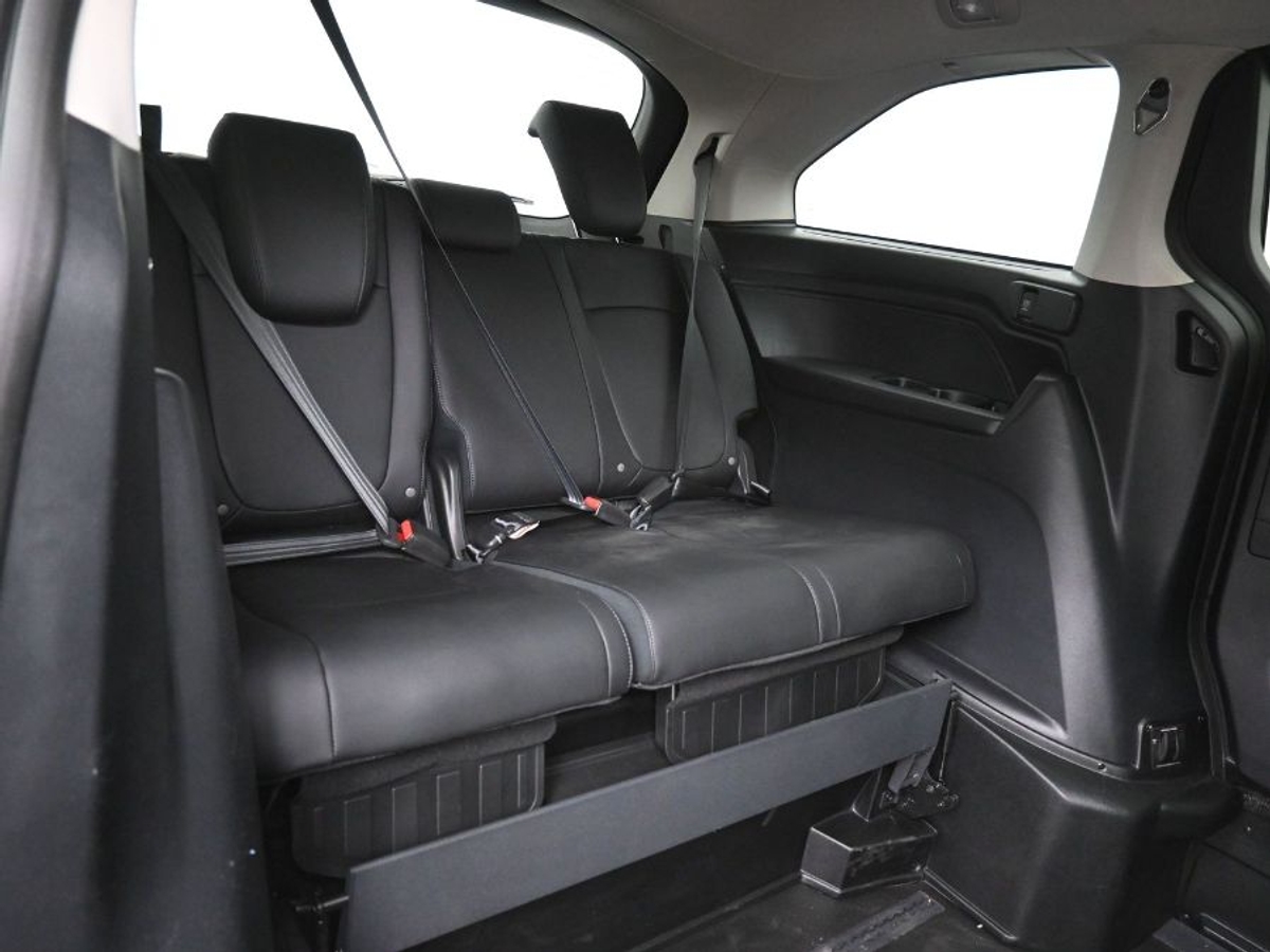 Black Honda Odyssey image number 9