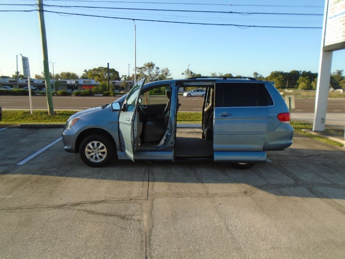 Blue Honda Odyssey image number 6
