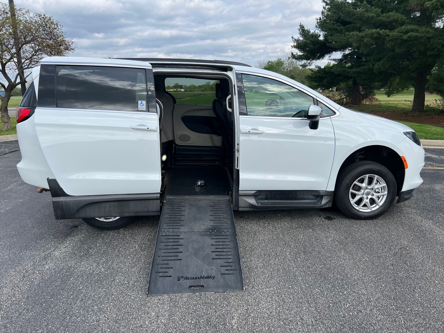 Used 2021 Chrysler Voyager LXi - BraunAbility Commercial Side Entry Entry Fold Out Manual Ramp