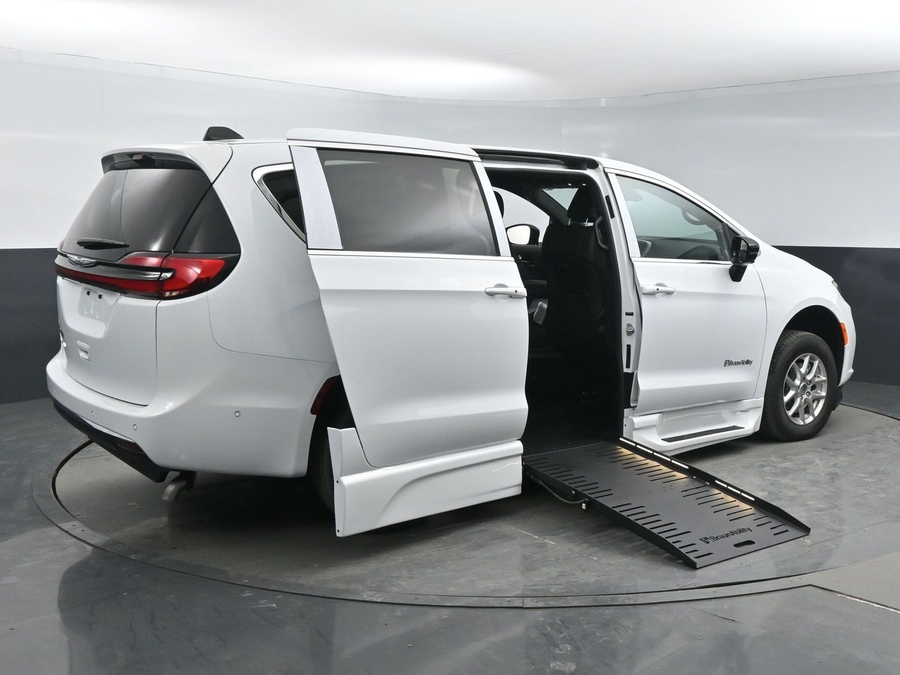 Used 2025 Chrysler Pacifica Select Safety - BraunAbility Side Entry Fold Out Automatic Ramp