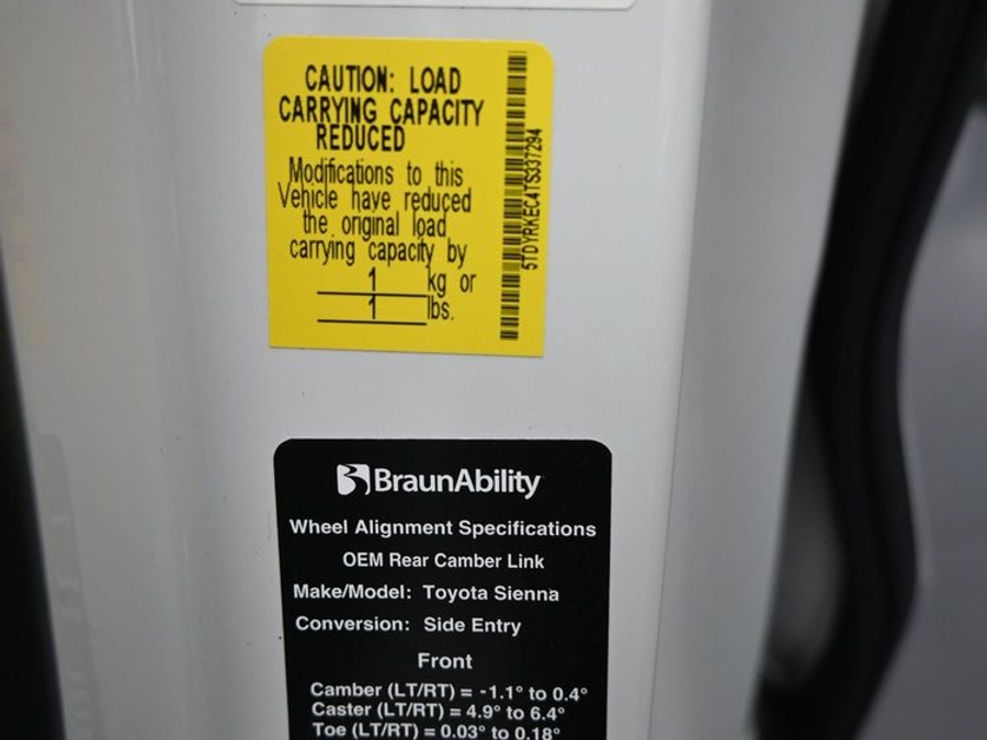 New 2026 Toyota Sienna Hybrid XLE Base - BraunAbility Side Entry Fold Out Automatic Ramp