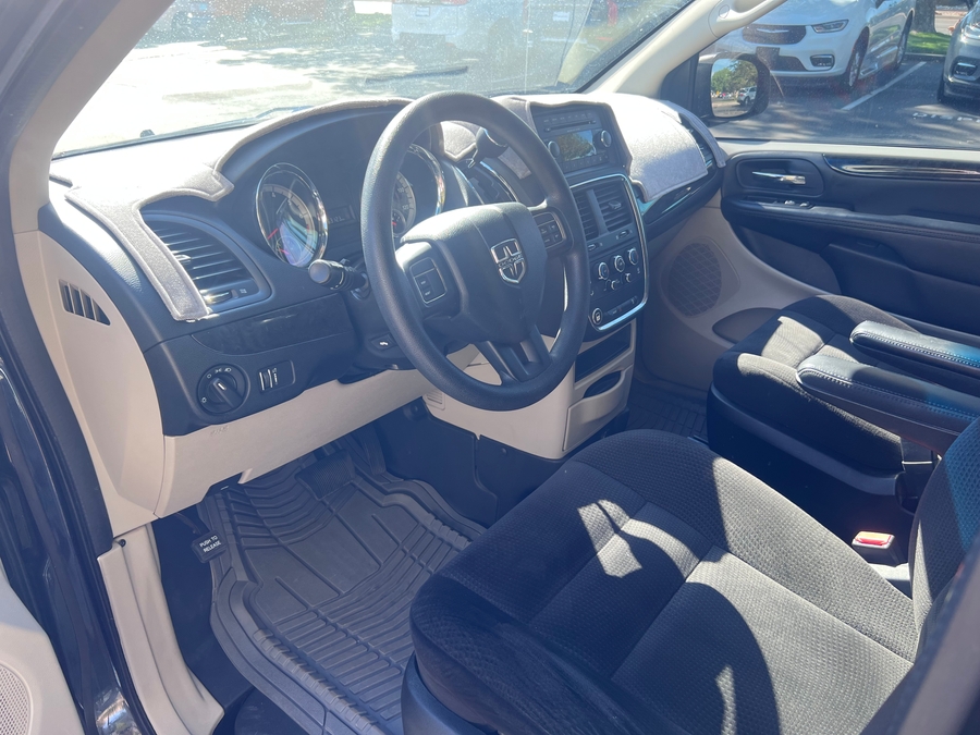 Used 2014 Dodge Grand Caravan SXT - BraunAbility Side Entry Fold Out Automatic Ramp