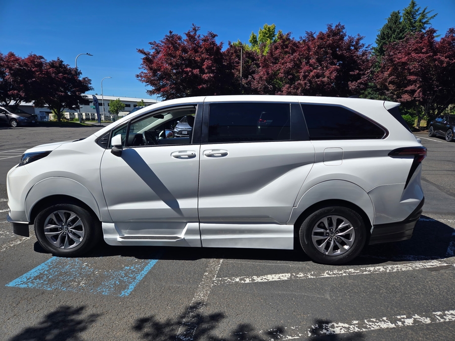 Used 2021 Toyota Sienna Hybrid LE AWD - Vantage Mobility Commercial Side Entry In Floor Manual Ramp