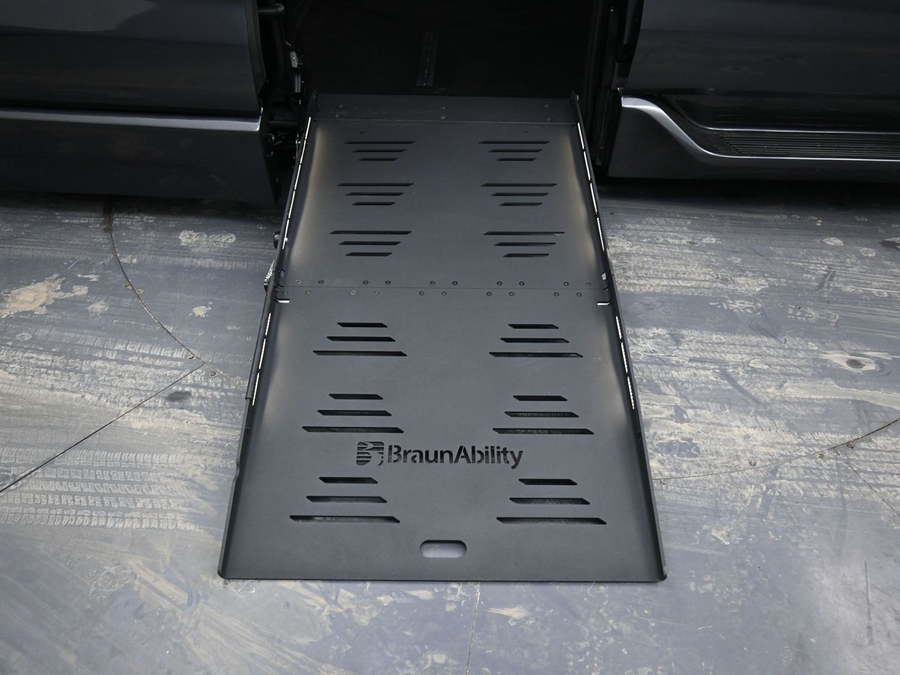New 2025 Toyota Sienna Hybrid XLE Plus - BraunAbility Side Entry Entry Fold Out Automatic Ramp