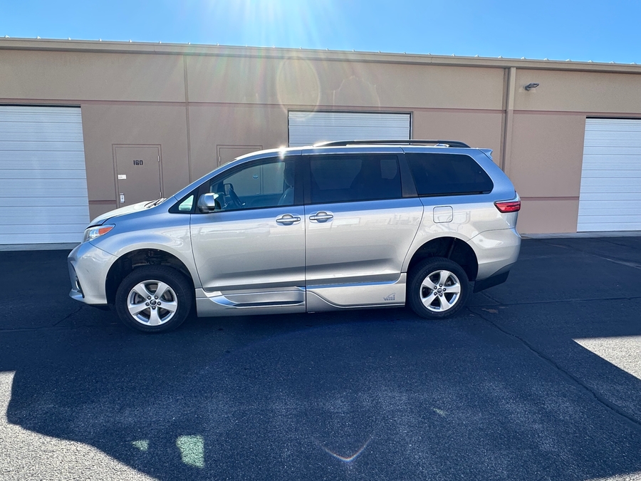 Used 2020 Toyota Sienna LE - VMI Side Entry Entry In Floor Automatic Ramp