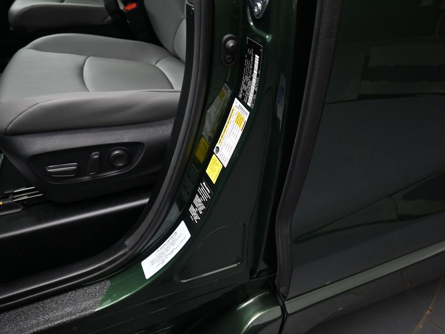 New 2026 Toyota Sienna Hybrid XLE Base - BraunAbility Side Entry Fold Out Automatic Ramp