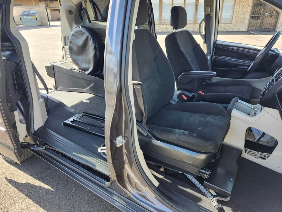 Used 2015 Dodge Grand Caravan SXT FRONT PASS TRANSFER SEAT - BraunAbility Rear Entry Entry Fold Out Automatic Ramp