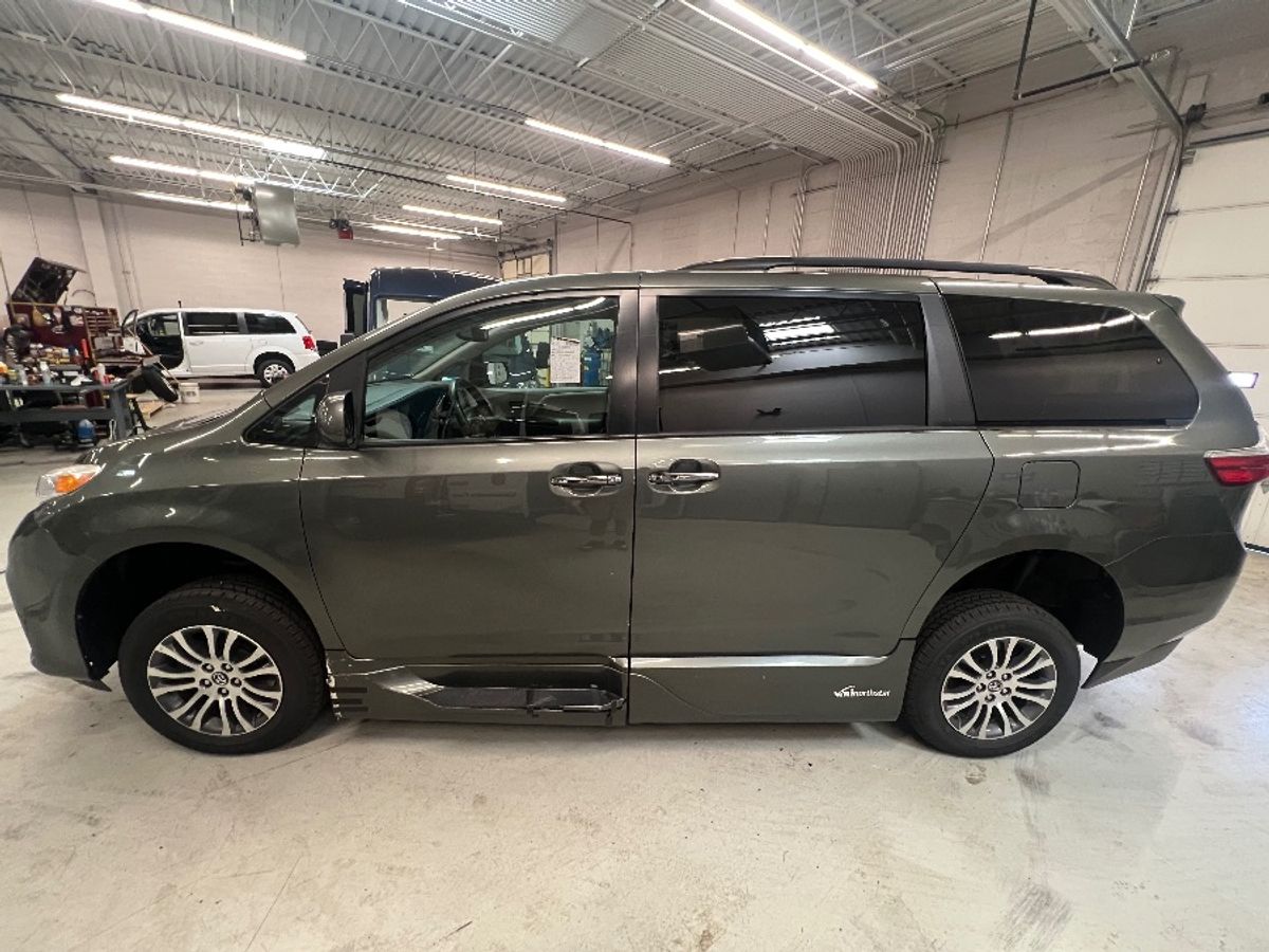 2019 TOYOTA SIENNA - Image 4
