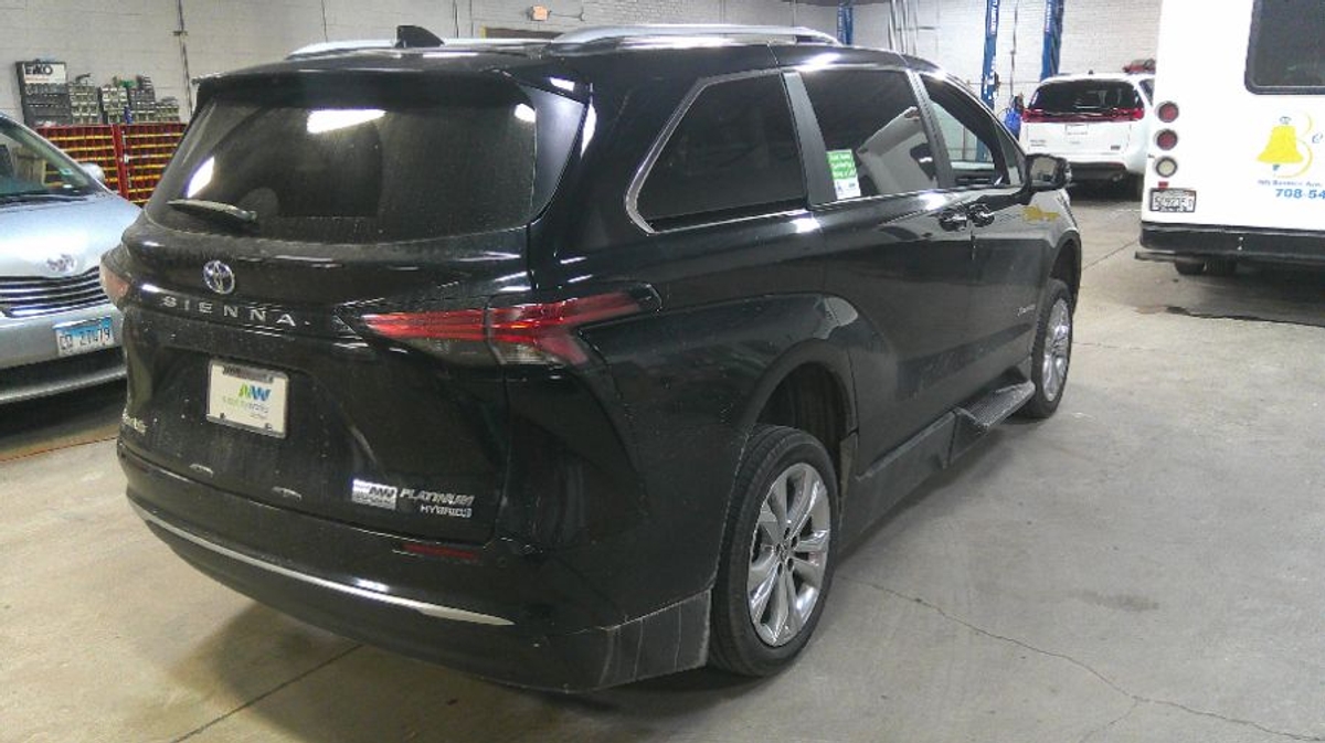 2024 TOYOTA SIENNA - Image 6