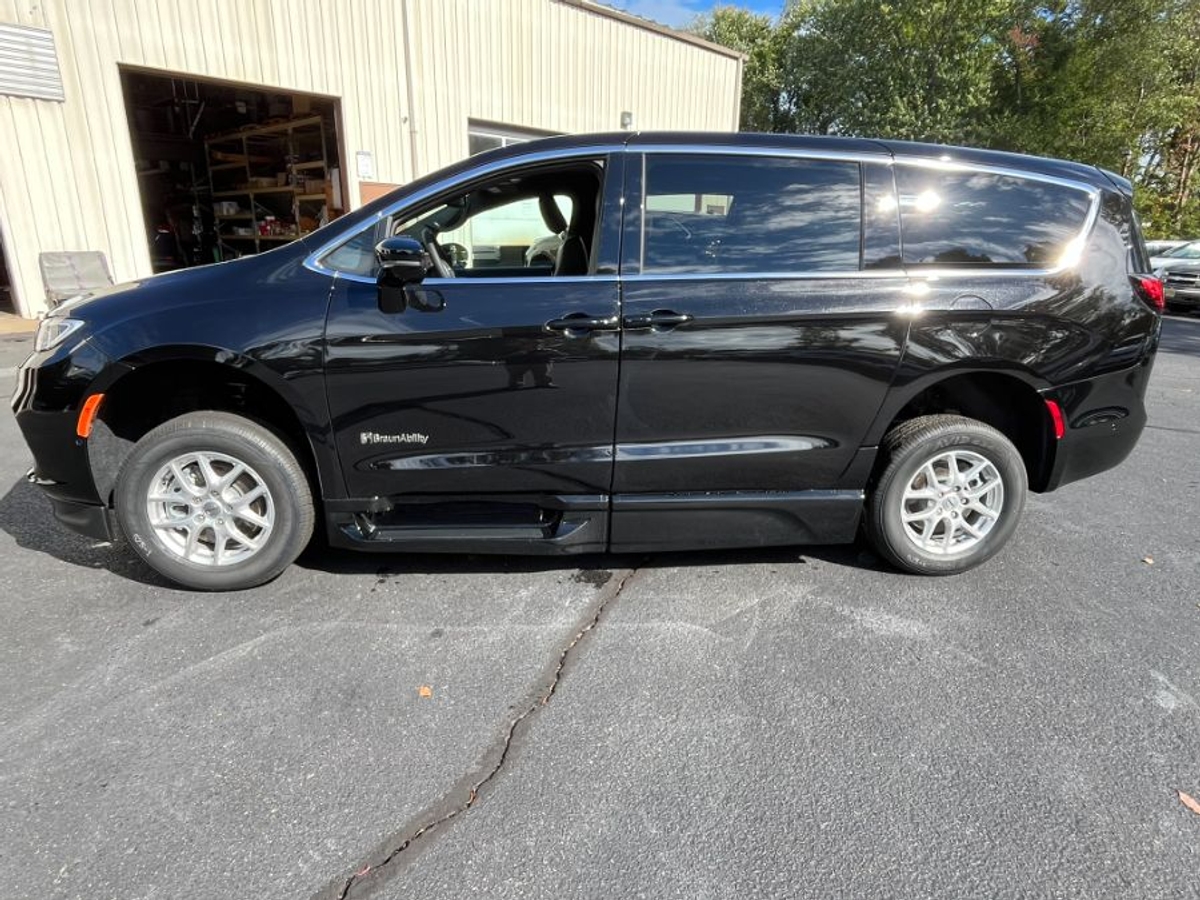 2025 CHRYSLER PACIFICA - Image 5