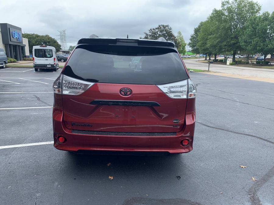 Used 2020 Toyota Sienna SE - BraunAbility Side Entry Entry Fold Out Automatic Ramp