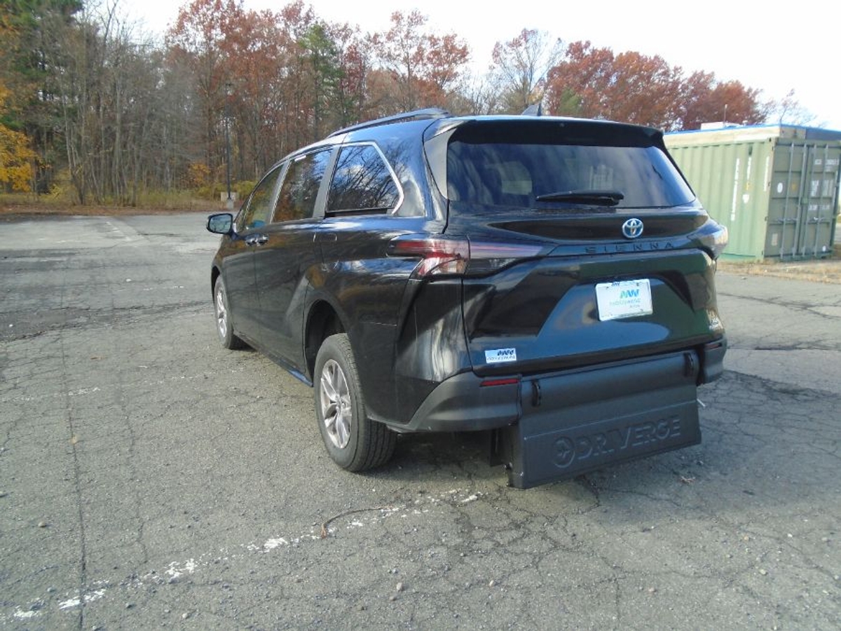 2024 TOYOTA SIENNA - Image 12