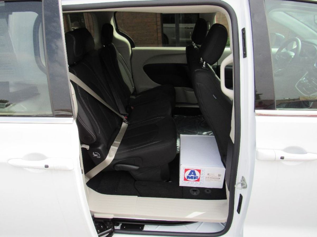 2024 CHRYSLER VOYAGER - Image 9