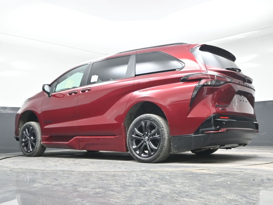 New 2025 Toyota Sienna Hybrid XSE Sport - BraunAbility Side Entry Entry Fold Out Automatic Ramp
