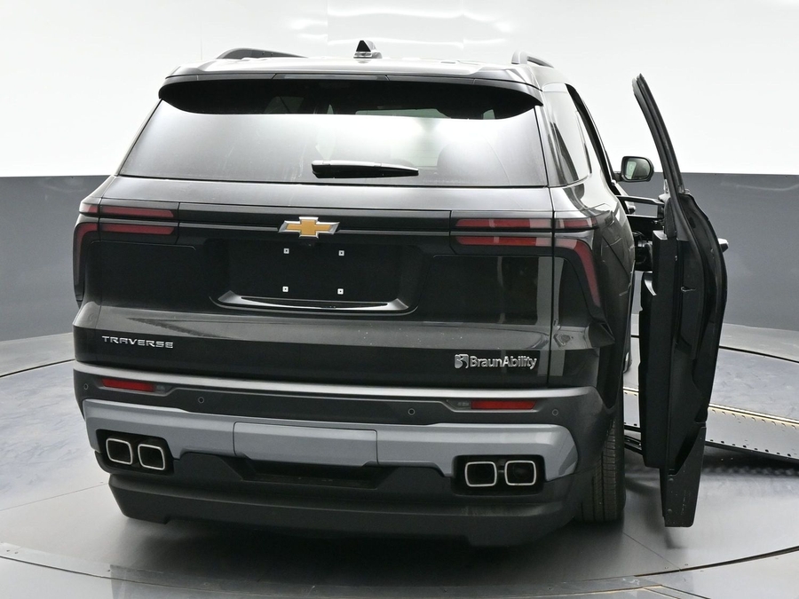 New 2026 Chevrolet Traverse 1LT - BraunAbility Side Entry Entry In Floor Automatic Ramp