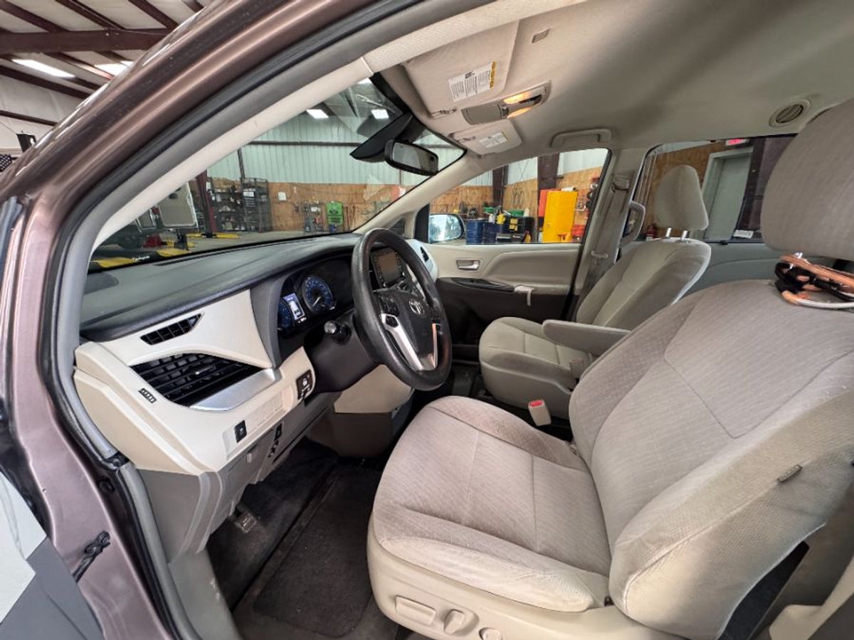 2019 TOYOTA SIENNA - Image 4