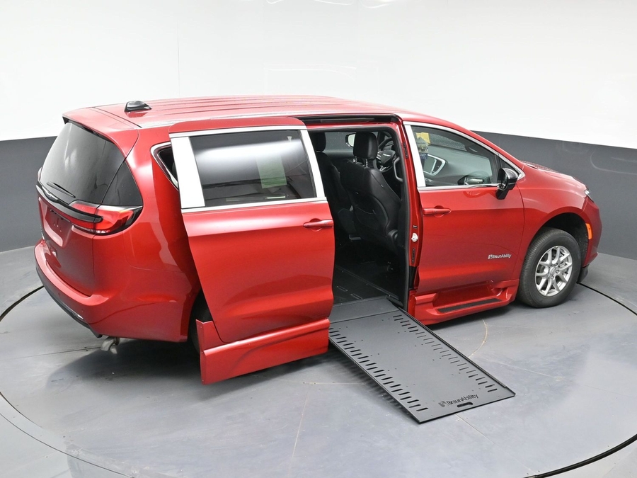 Red Chrysler Pacifica image number 22