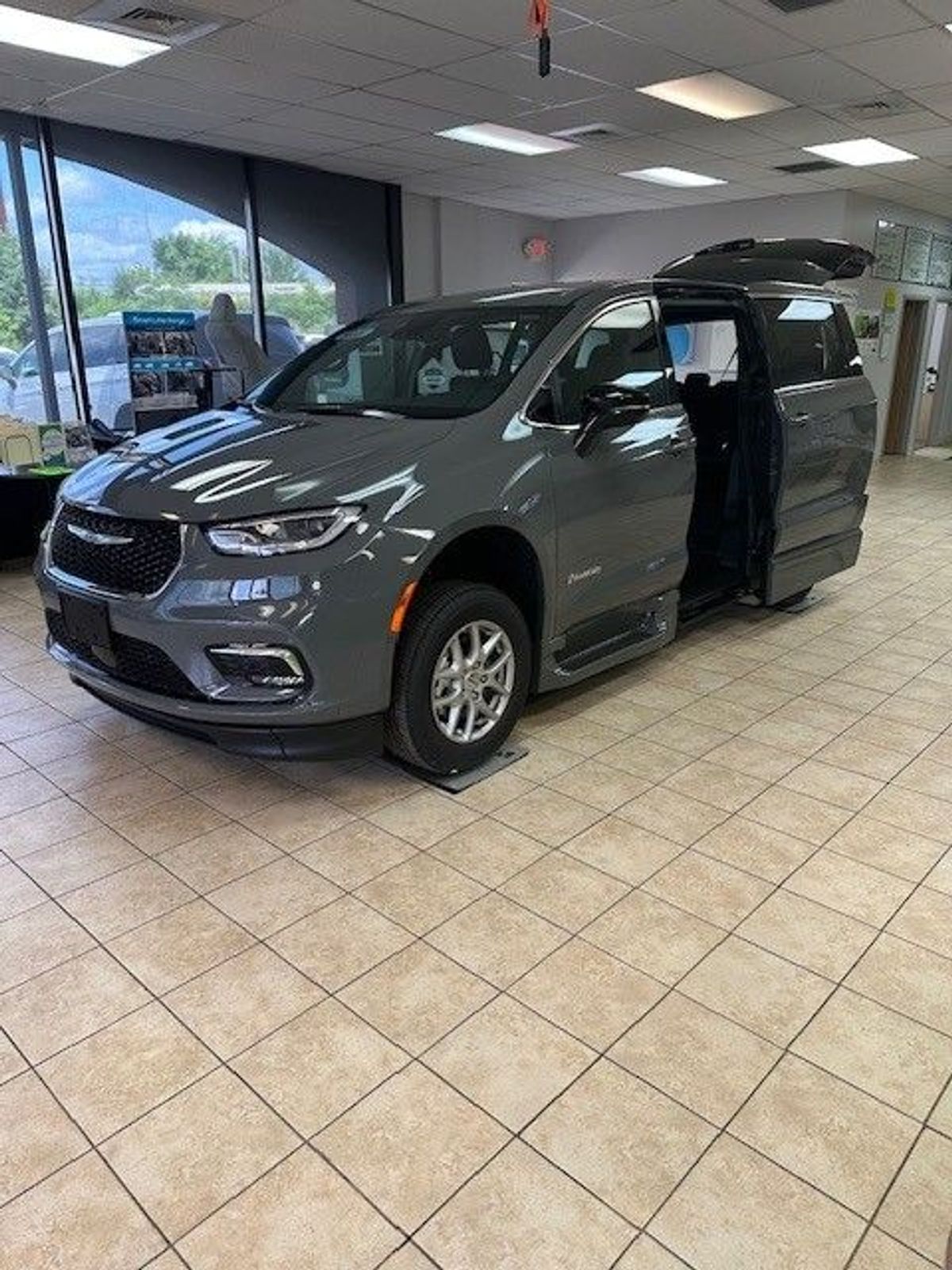 Grey Chrysler Pacifica image number 1